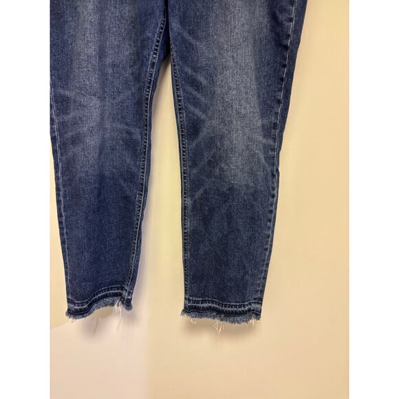 Old Navy Mid Rise Boyfriend Jeans Raw Hem Size 12 - Picture 2 of 4